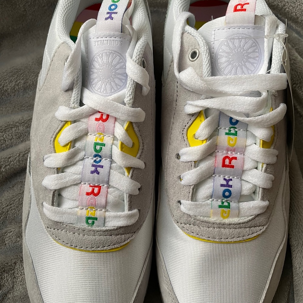 SoulCycle x Reebok Exclusive White/Grey Sneaker - Picture 12 of 13
